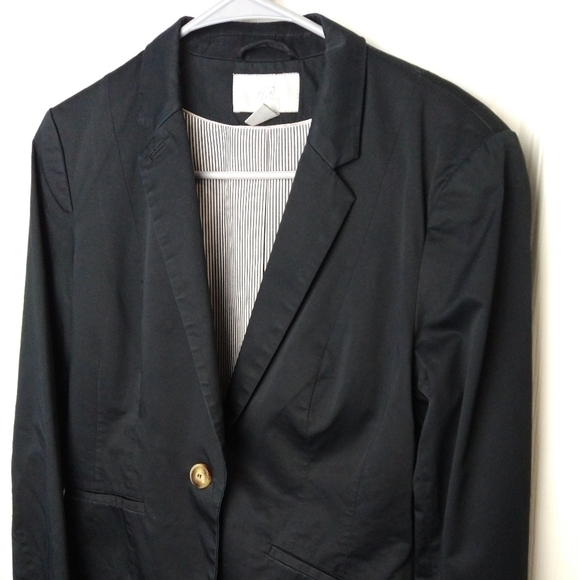 H&m black long sleeve one button close lined blazer jacket. Size 8 - Picture 1 of 11